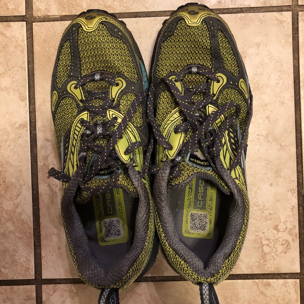 Brooks Cascadia Trail Running Sneakers